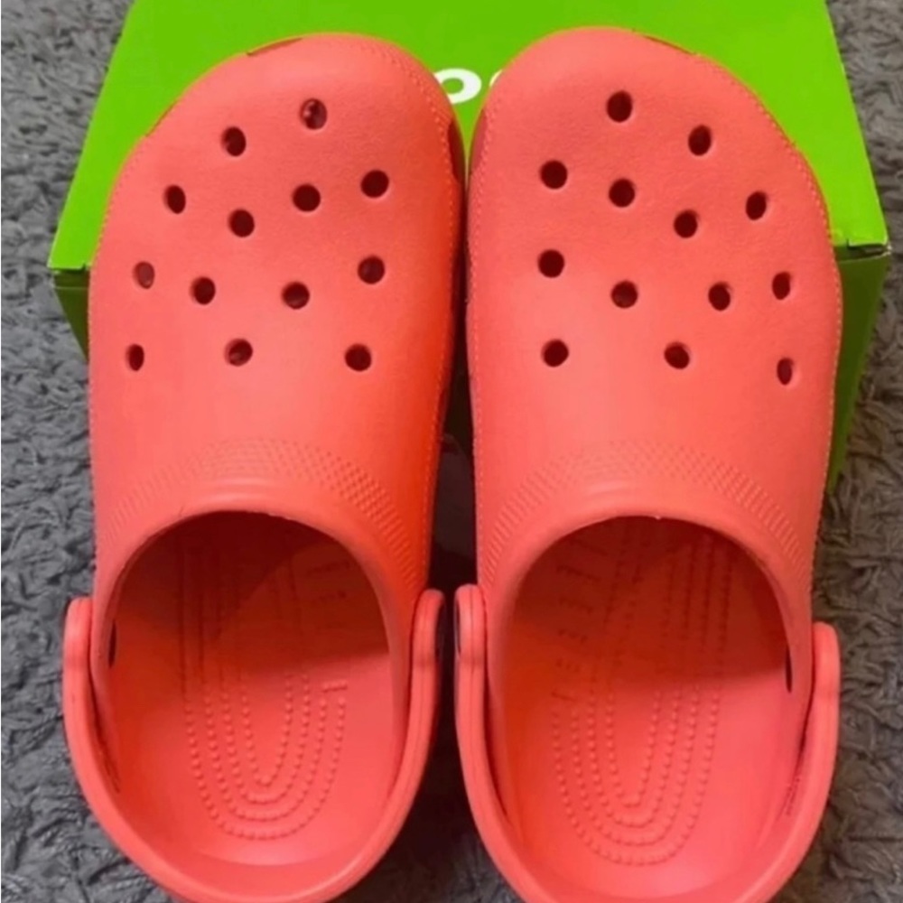 Women’s crocs